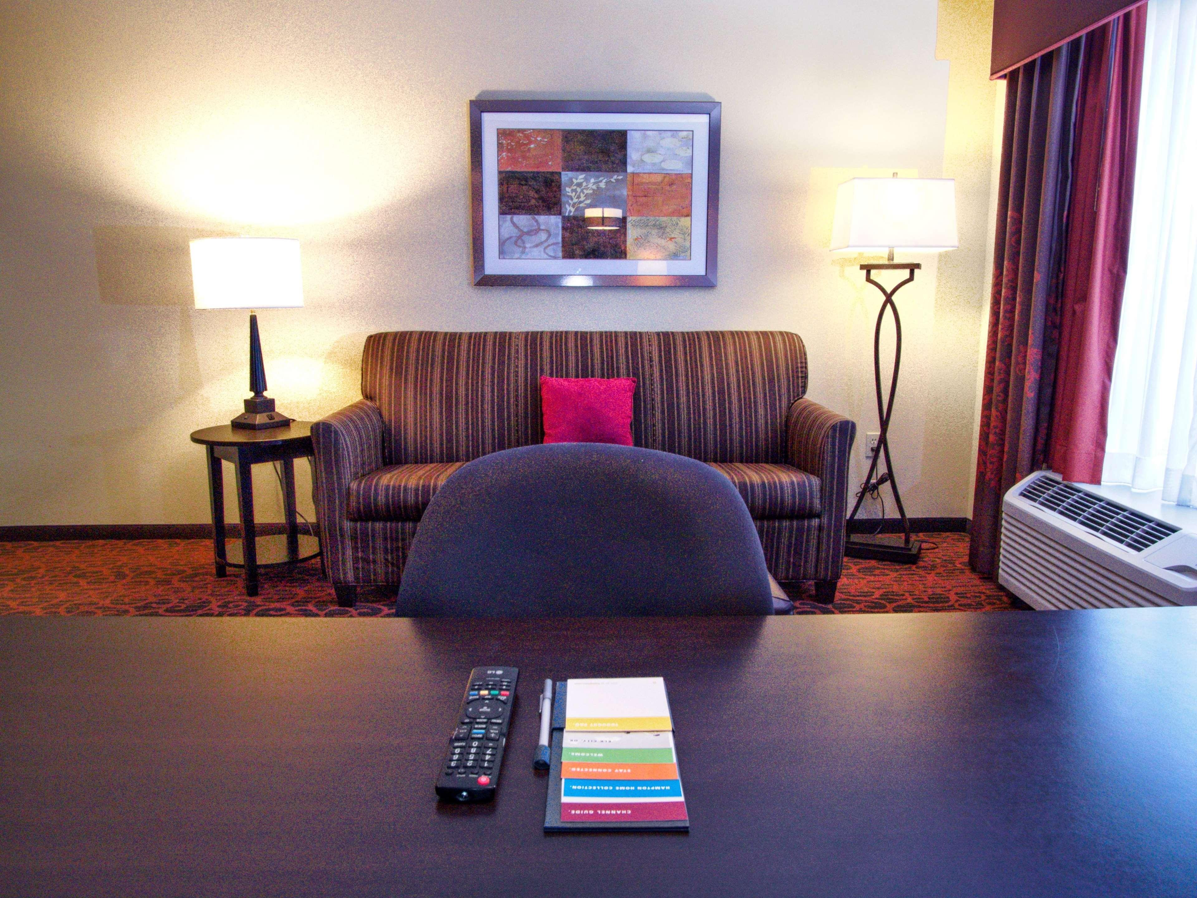 Hampton Inn & Suites Елк Сити Екстериор снимка