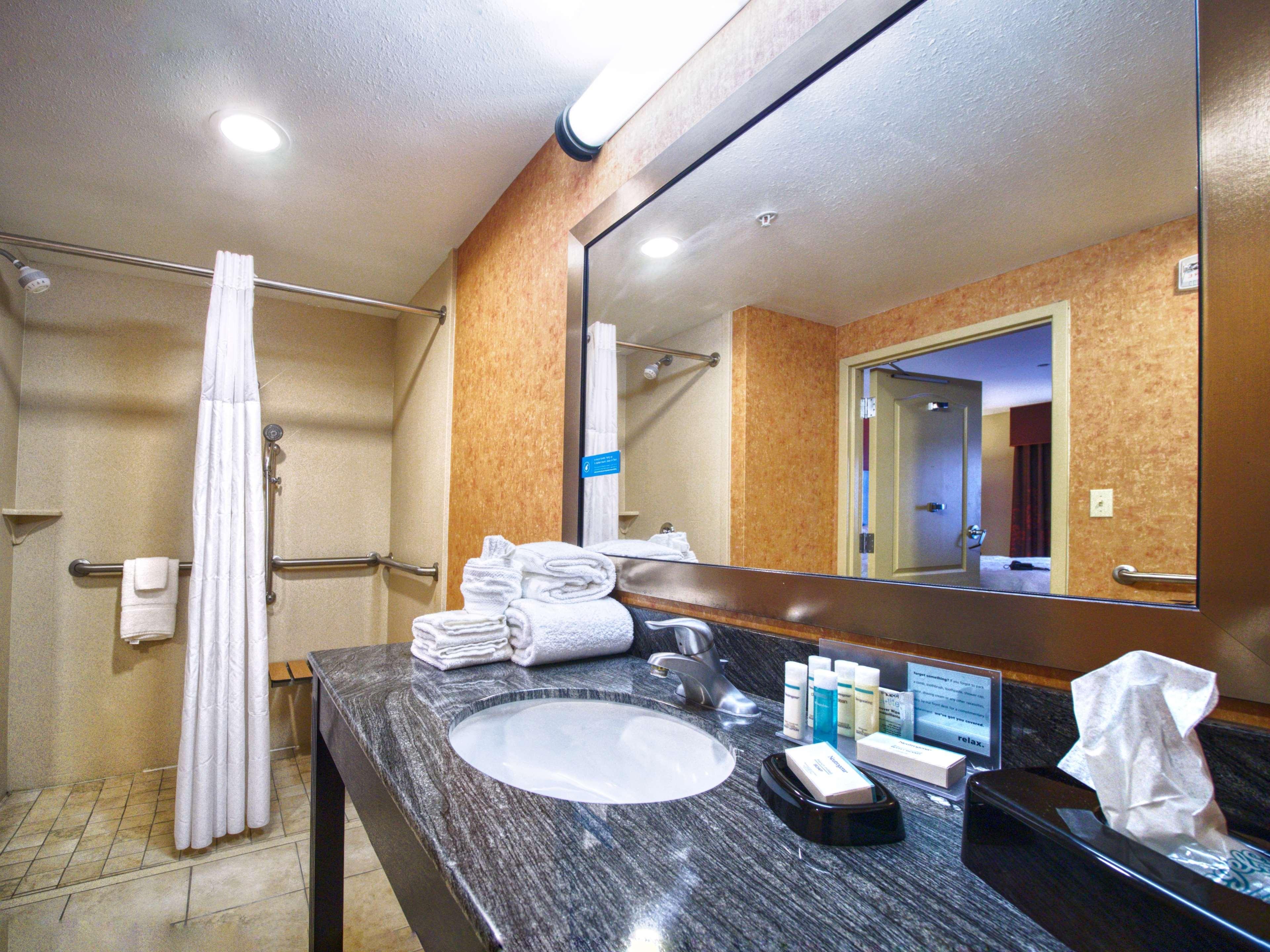 Hampton Inn & Suites Елк Сити Екстериор снимка