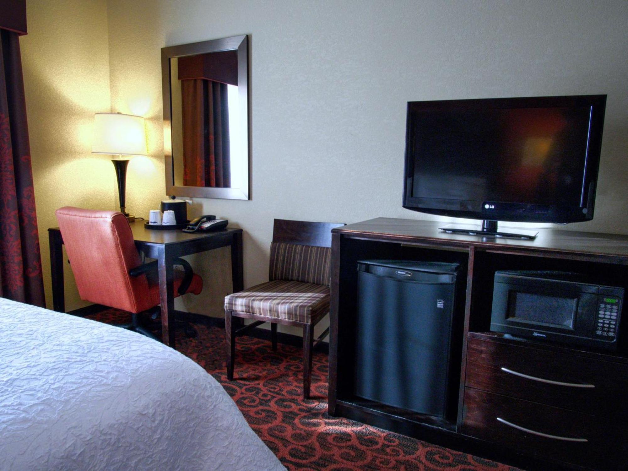 Hampton Inn & Suites Елк Сити Екстериор снимка