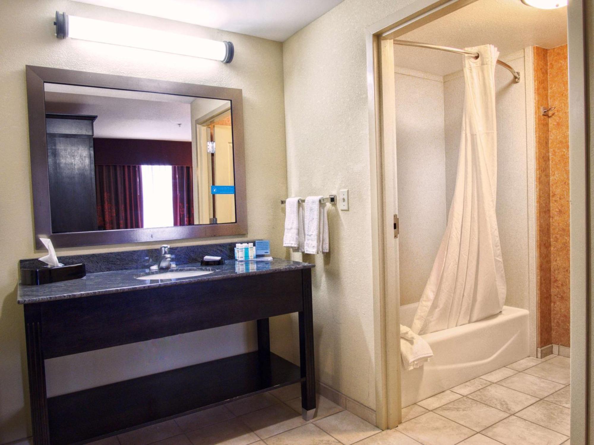 Hampton Inn & Suites Елк Сити Екстериор снимка